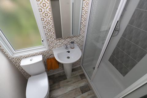 Shower and bathroom in the 2021 Atlas Onyx to buy at Silverbow Country Park
