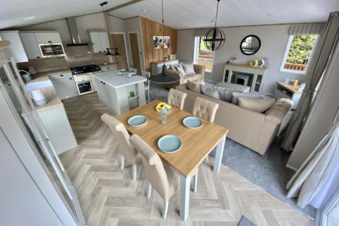 kitchen and dining area in the 2021 Atlas Debonair Lodge