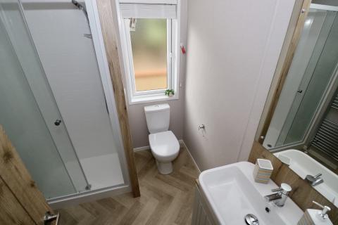 second shower room in the Debonair Lodge