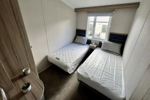 Twin bedroom in the 2022 Swift Edmonton lodge