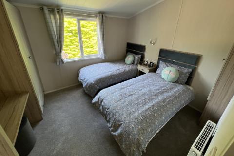 large and luxury twin bedroom in the Swift Edmonton Lodge