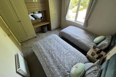 Alternative view of the twin bedrooms