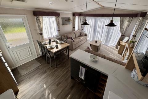 2025 Swift Bordeaux 33x12 Lounge