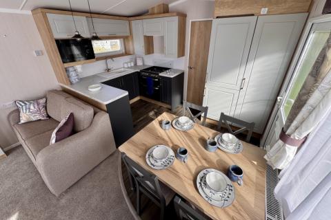 2025 Swift Bordeaux 33x12 Dining