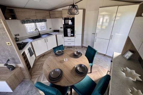 2023 Atlas Status Dining Area