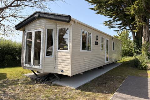 Holywell 1 Exterior 