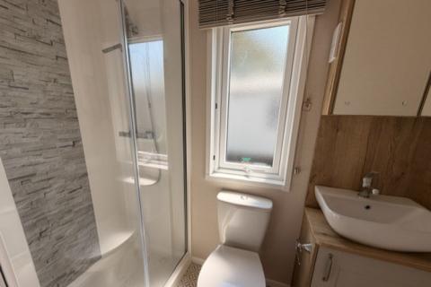 Ambleside en suite bathroom