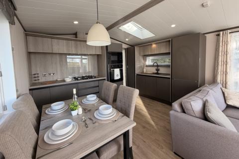Lakewood Victory open plan dining area