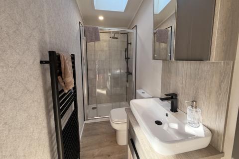 Lakewood Victory Main Bathroom